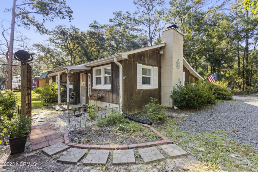 Location. Location. This 3 bedroom 1 bath beach cottage has a - Beach Home for sale in Oak Island, North Carolina on Beachhouse.com