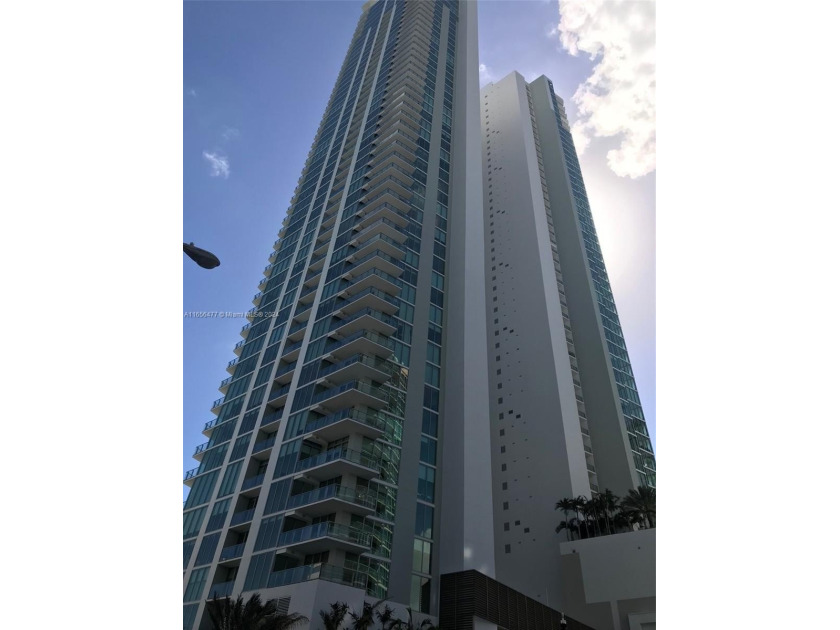 Exquisite waterfront residence boasting 2 bedrooms and 2.5 - Beach Condo for sale in Miami, Florida on Beachhouse.com