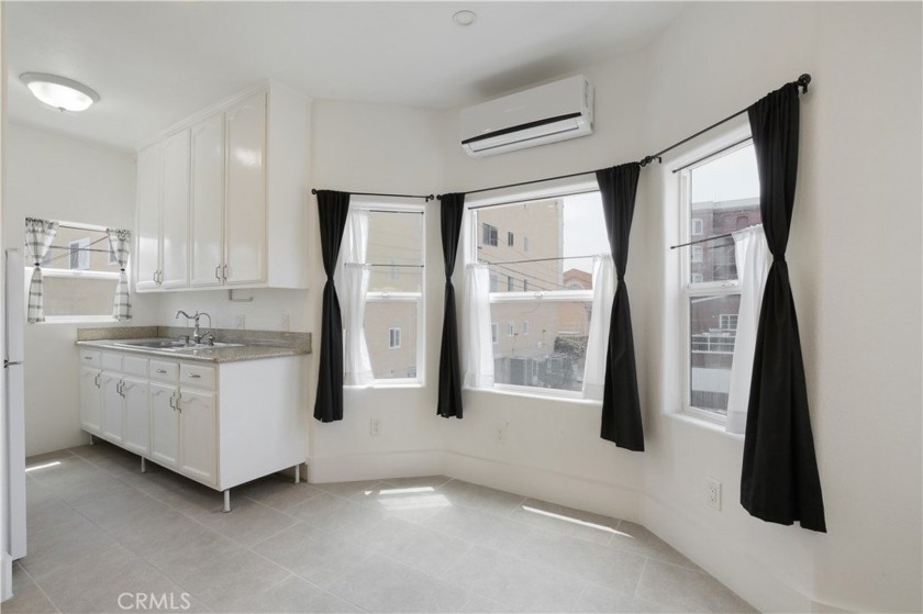 Experience urban living at its finest in this stylish studio - Beach Condo for sale in Long Beach, California on Beachhouse.com