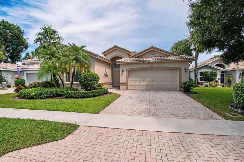 This is your dream house! Modern, contemporary and spacious - Beach Home for sale in Boynton Beach, Florida on Beachhouse.com