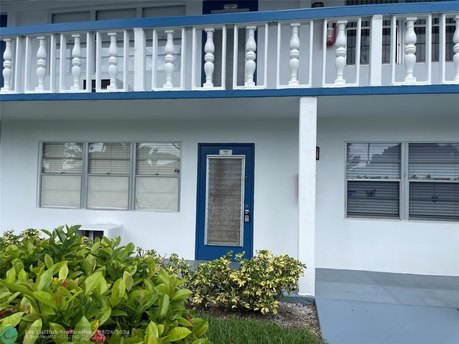 FIRST FLOOR!!! NO STAIRS!! EXCELLENT OPPORTUNITY FOR - Beach Condo for sale in Deerfield Beach, Florida on Beachhouse.com