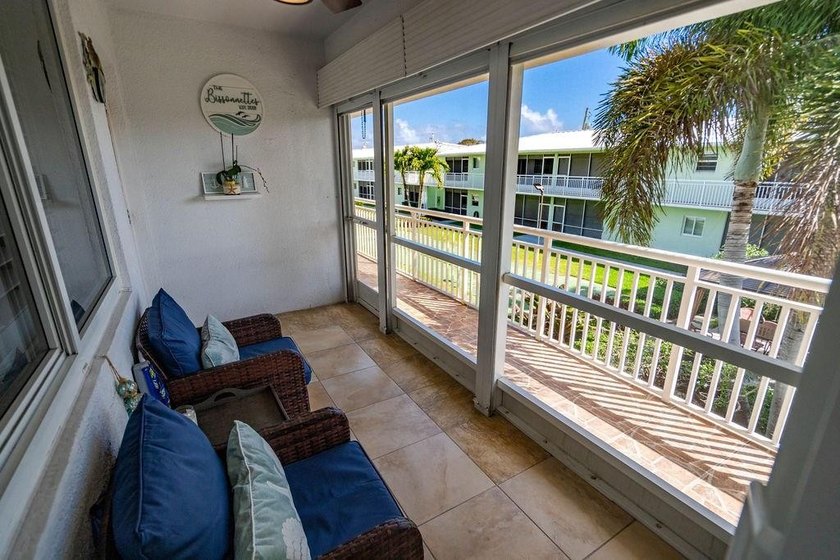 Beautifully remodeled 2BR/2BA condo with screened balcony/patio - Beach Condo for sale in Lighthouse Point, Florida on Beachhouse.com