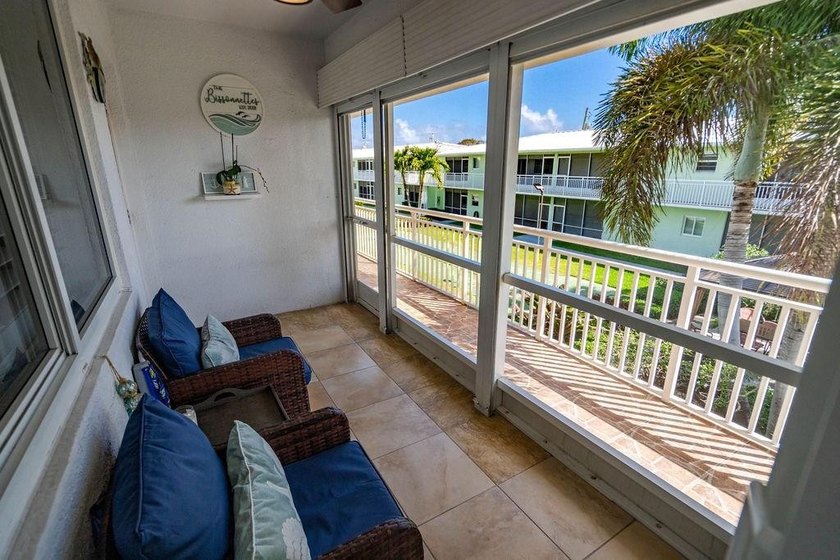 Beautifully remodeled 2BR/2BA condo with screened balcony/patio - Beach Home for sale in Lighthouse Point, Florida on Beachhouse.com