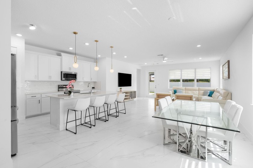 Spectacular Hidden Gem in gated Veleiros at Crystal Lake! - Beach Home for sale in Pompano Beach, Florida on Beachhouse.com