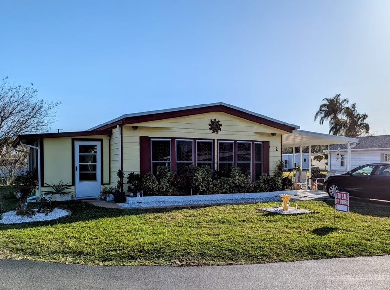 This inviting 2 bedroom, 2.5 bathroom 1272 sqft home is nestled - Beach Home for sale in Edgewater, Florida on Beachhouse.com