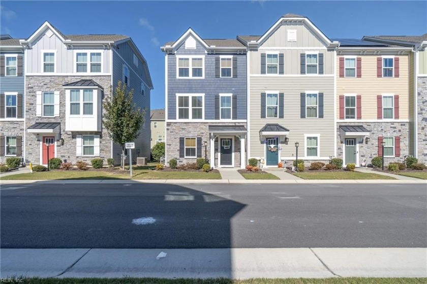 Welcome to your like-new construction home without the price - Beach Townhome/Townhouse for sale in Chesapeake, Virginia on Beachhouse.com