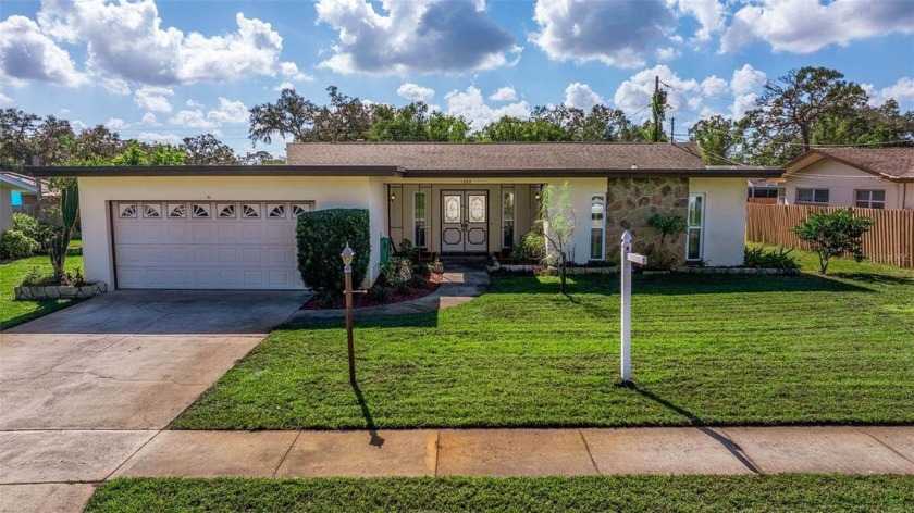 NOT IN A FLOOD ZONE!!! Live in one of the highest elevations in - Beach Home for sale in Clearwater, Florida on Beachhouse.com