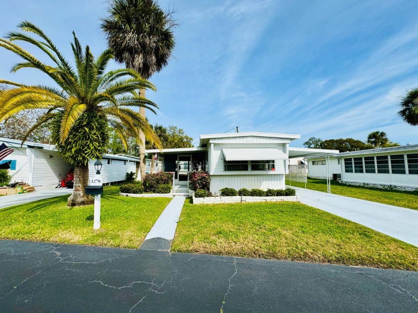 This 1 bedroom 1 bath home comes fully furnished, and move-in - Beach Home for sale in Daytona Beach, Florida on Beachhouse.com