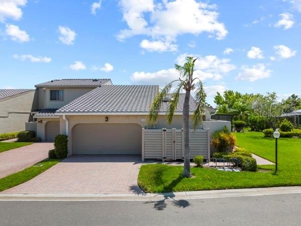 MOTIVATED SELLER! Experience the ultimate in island living in - Beach Condo for sale in Longboat Key, Florida on Beachhouse.com