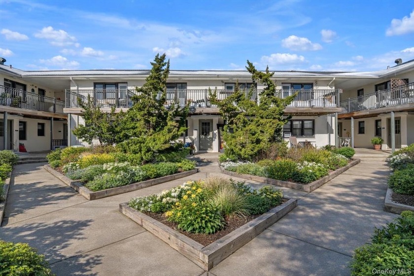 Enjoy coastal living in this spacious one bedroom apartment - Beach Home for sale in Long Beach, New York on Beachhouse.com