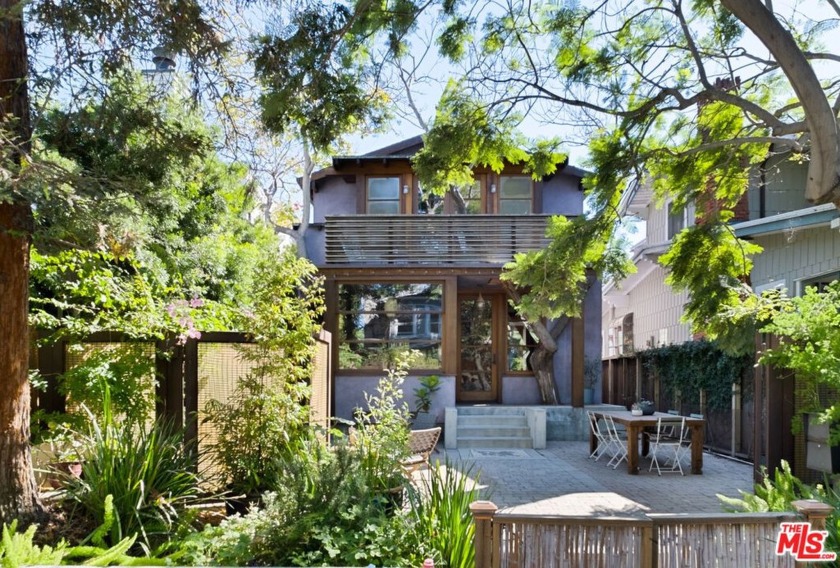 Beautiful custom-designed bungalow in the heart of Venice by - Beach Home for sale in Venice, California on Beachhouse.com