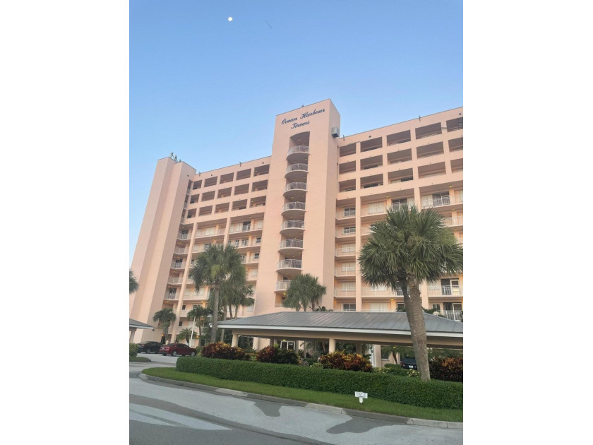 Rare 3BR/2BA Condo with Deeded Boat Slip & Lift - Walk to the - Beach Condo for sale in Fort Pierce, Florida on Beachhouse.com