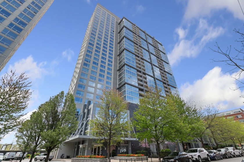 Experience elevated urban living in this condo, nestled in - Beach Home for sale in Chicago, Illinois on Beachhouse.com
