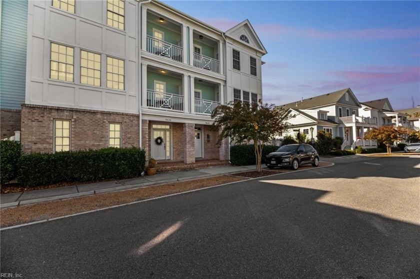 Simply stunning!  This gorgeous townhome features modern - Beach Home for sale in Norfolk, Virginia on Beachhouse.com