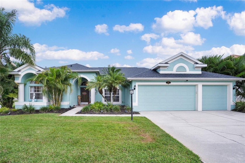 MOVE-IN READY | DIRECT LAKEFRONT | 4 BED | 3 BATH | POOL HOME | - Beach Home for sale in Melbourne, Florida on Beachhouse.com