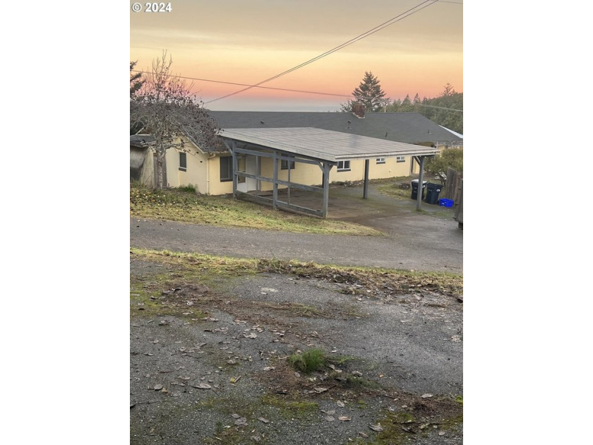 Private multi family homestead opportunity on 25+ acres with - Beach Home for sale in Gold Beach, Oregon on Beachhouse.com