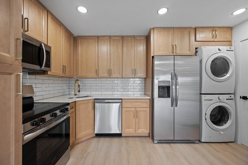 Welcome to a truly turnkey lakefront retreat in the heart of - Beach Condo for sale in West Palm Beach, Florida on Beachhouse.com