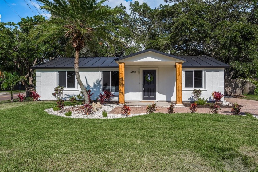 Back on the market! Buyers loss is your gain! Beautifully - Beach Home for sale in Dunedin, Florida on Beachhouse.com