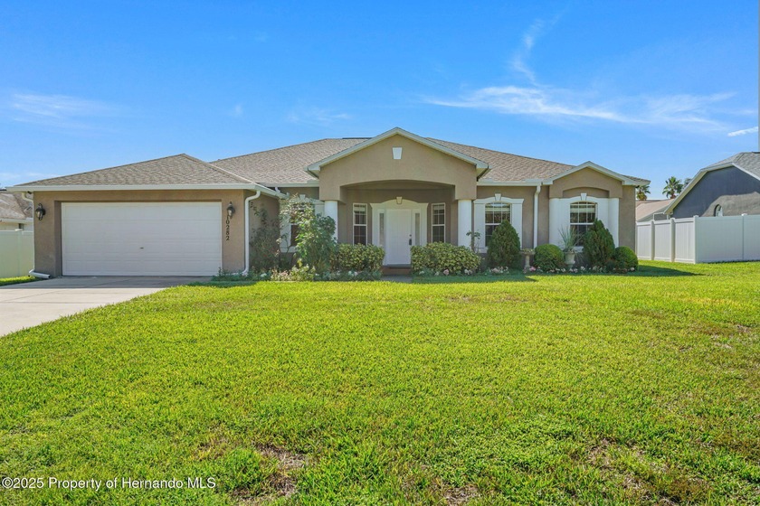 Don't miss this well maintained home in the heart of Spring - Beach Home for sale in Spring Hill, Florida on Beachhouse.com
