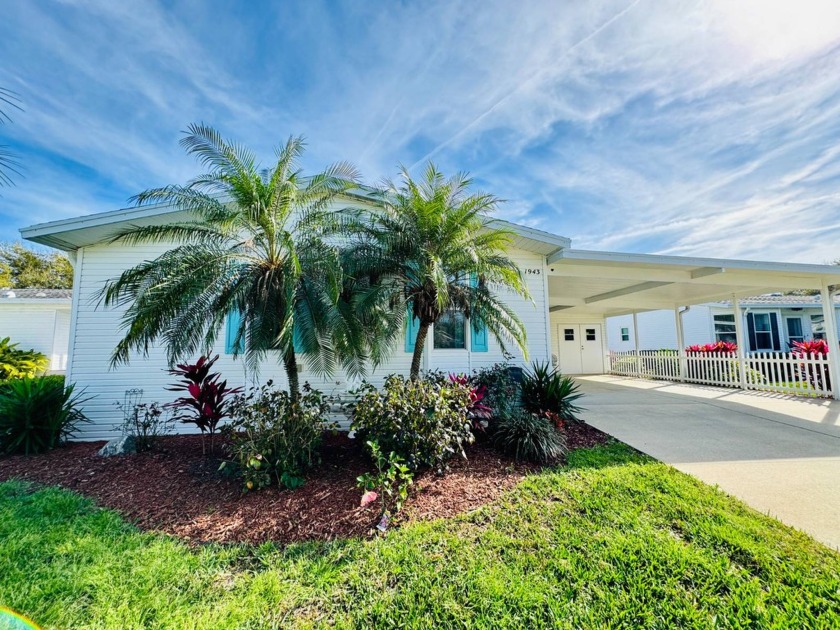 This 2001 Palm Harbor - St Andrews model home is situated on - Beach Home for sale in Port Orange, Florida on Beachhouse.com