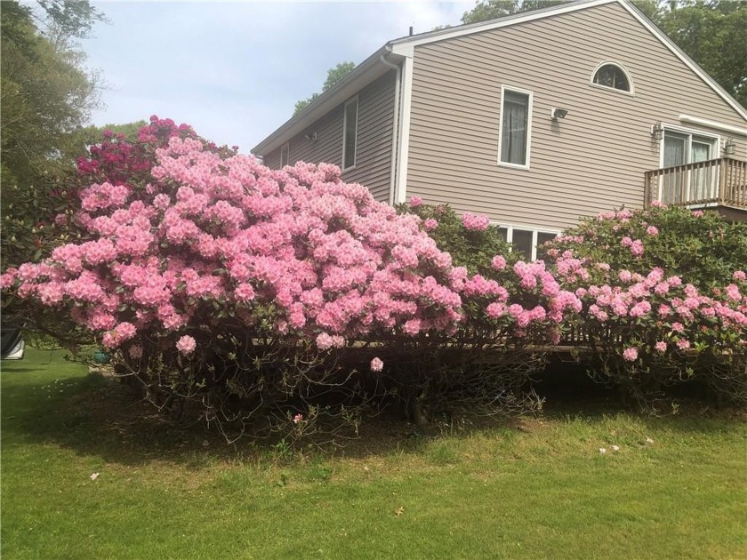 Make this home your Island retreat. This 3 bedroom home boast - Beach Home for sale in Portsmouth, Rhode Island on Beachhouse.com