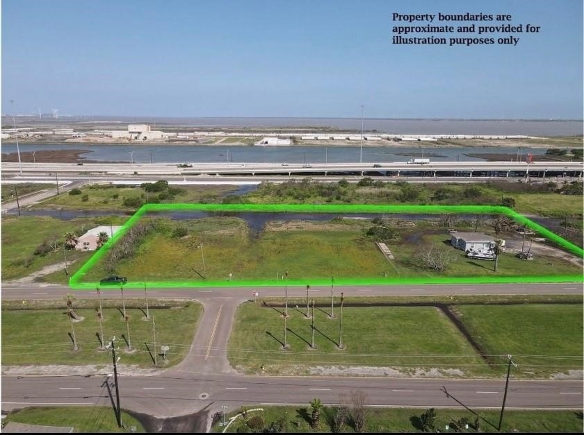 Positioned just blocks from North Beach, this rare 2.5 acre - Beach Commercial for sale in Corpus Christi, Texas on Beachhouse.com