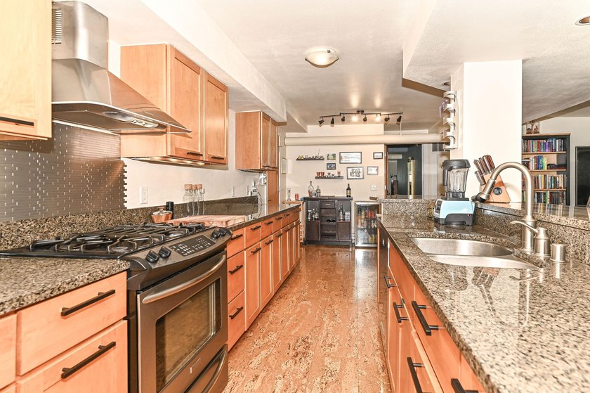 Welcome home! This Eastside beauty offers a gourmet kitchen with - Beach Condo for sale in Milwaukee, Wisconsin on Beachhouse.com