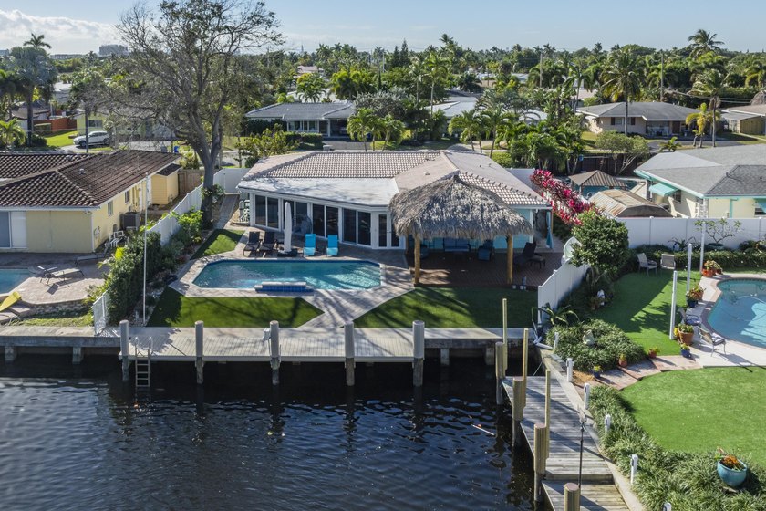 Private waterfront oasis! This impeccably renovated resort-style - Beach Home for sale in Pompano Beach, Florida on Beachhouse.com