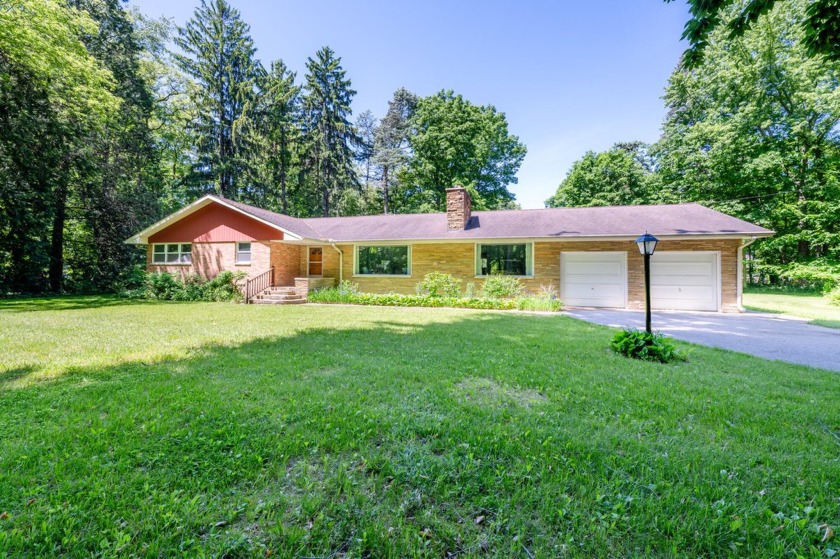 Beautifully maintained mid-century modern home with deeded - Beach Home for sale in South Haven, Michigan on Beachhouse.com