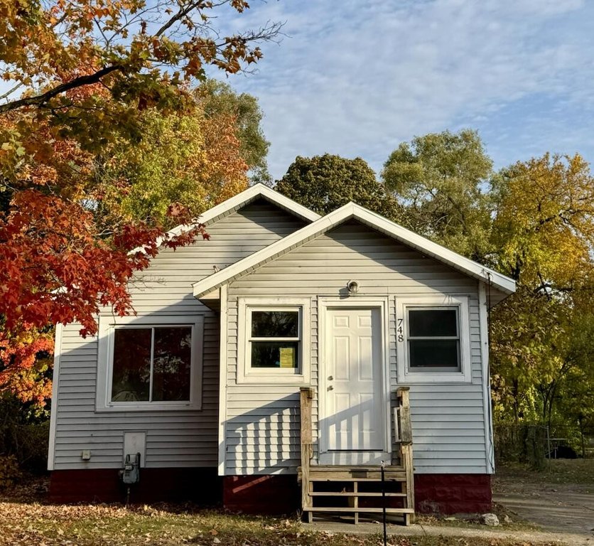 NEW ROOF!

748 Marcoux is conveniently located to Lake - Beach Home for sale in Muskegon, Michigan on Beachhouse.com