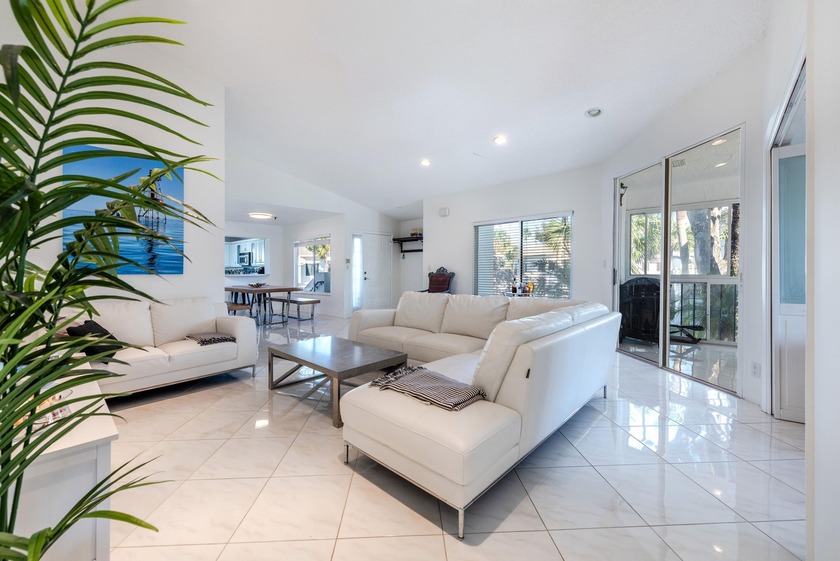 Coveted 2 bed/2/bath plus Den Corner Bobby Jones Model unit - Beach Condo for sale in Delray Beach, Florida on Beachhouse.com