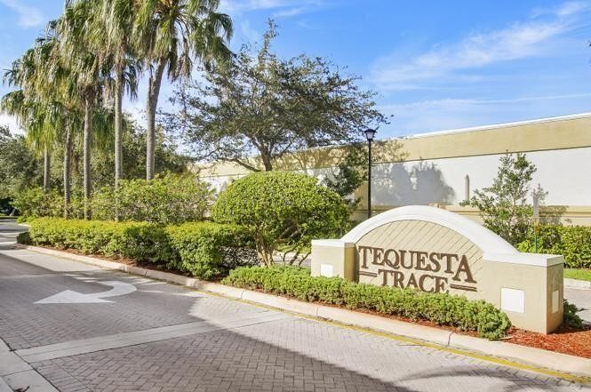 A stunning End Unit ,2-story condo, complete with a sleek garage - Beach Condo for sale in Tequesta, Florida on Beachhouse.com