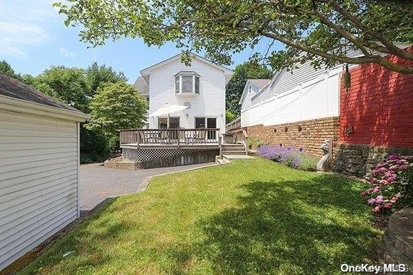 This colonial home stands as a testament to timeless elegance - Beach Home for sale in Oyster Bay, New York on Beachhouse.com