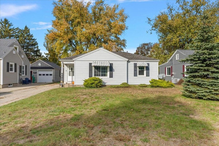 Welcome to 633 W 21st St, a cozy 2-bedroom, 1-bath, move-in - Beach Home for sale in Holland, Michigan on Beachhouse.com