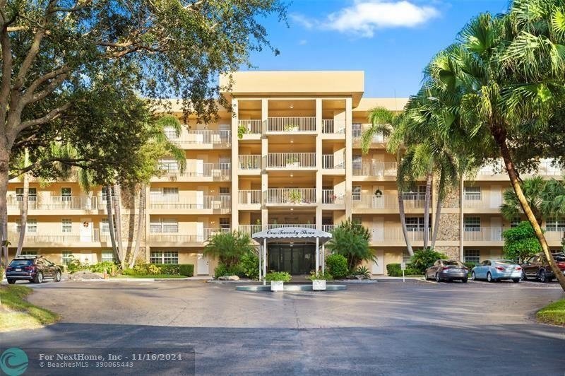 Check out this top floor corner unit 3BD/2BA condo with - Beach Condo for sale in Pompano Beach, Florida on Beachhouse.com