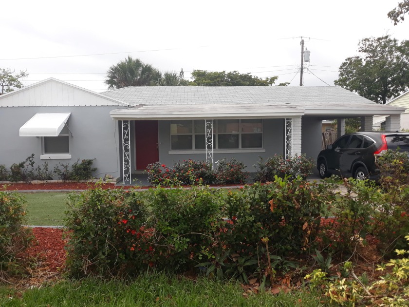 Come and see this cute 2/1  home tucked away on a quiet street - Beach Home for sale in Riviera Beach, Florida on Beachhouse.com