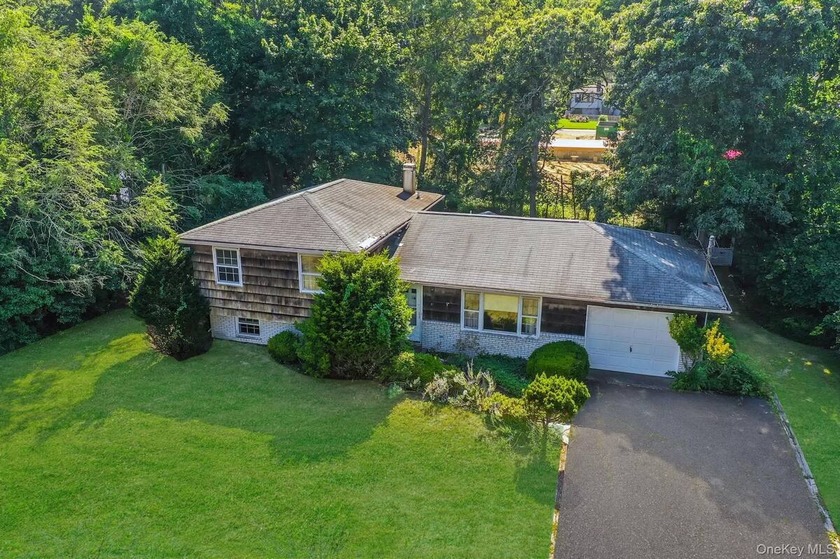 Welcome to 11 Easterly Road, Hampton Bays! Located in Rolling - Beach Home for sale in Hampton Bays, New York on Beachhouse.com