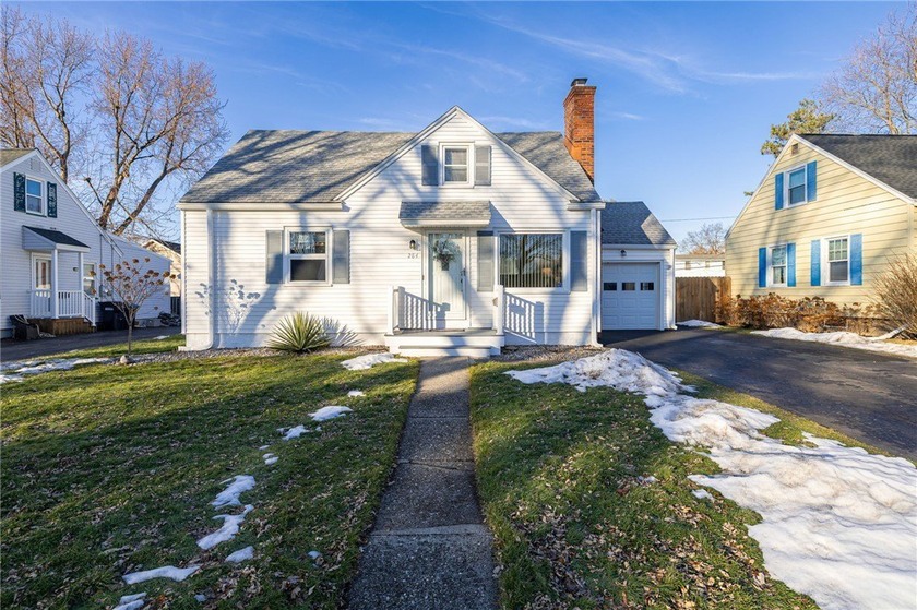 Stunning & Meticulously Maintained Cape Cod in Gates. Pride of - Beach Home for sale in Rochester, New York on Beachhouse.com