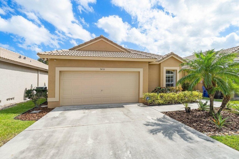 Impeccably maintained 3 bedroom and 2 bathroom home in Willow - Beach Home for sale in Lauderdale Lakes, Florida on Beachhouse.com