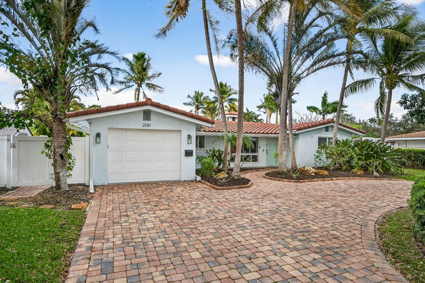 Located in the heart of Lighthouse Point, this beautifully - Beach Home for sale in Lighthouse Point, Florida on Beachhouse.com