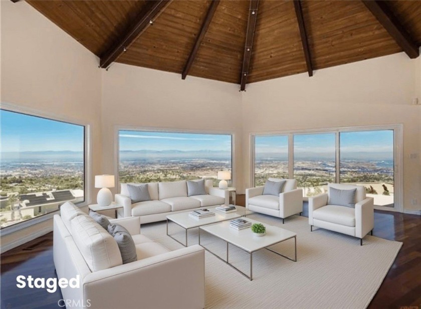 Absolutely amazing view!! This gorgeous, 4-bedroom contemporary - Beach Home for sale in Rancho Palos Verdes, California on Beachhouse.com