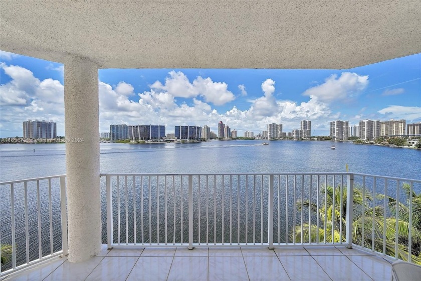 * Best Value in Sunny Isles * Rarely Available  Corner 2 Beds / - Beach Condo for sale in Sunny Isles Beach, Florida on Beachhouse.com