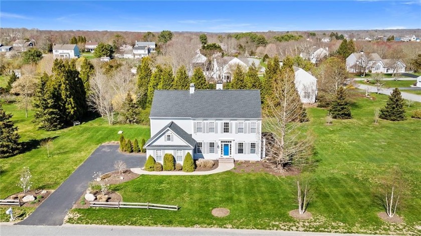 Move right in to this immaculate 4 bedroom, 2.5 bath colonial in - Beach Home for sale in South Kingston, Rhode Island on Beachhouse.com