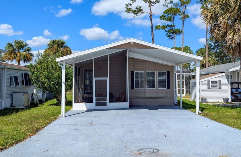 This newly renovated park home has 924 sq.ft. air conditioned - Beach Home for sale in Titusville, Florida on Beachhouse.com