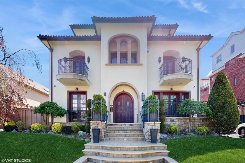 Bankruptcy Auction: Spectacular 5,800+ Sq Ft Luxury Home with - Beach Home for sale in Brooklyn, New York on Beachhouse.com