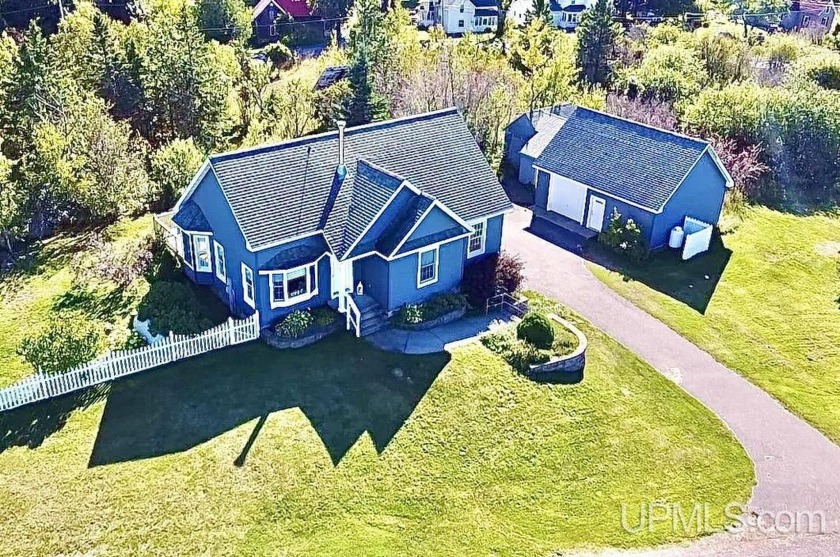 A very rare find in the Keweenaw! Many updates made since last - Beach Home for sale in Allouez, Michigan on Beachhouse.com