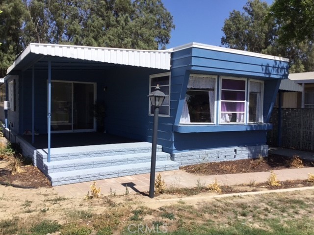 Opportunity for simple living in the Swan Lake Mobile Home Park - Beach Home for sale in Eastvale, California on Beachhouse.com