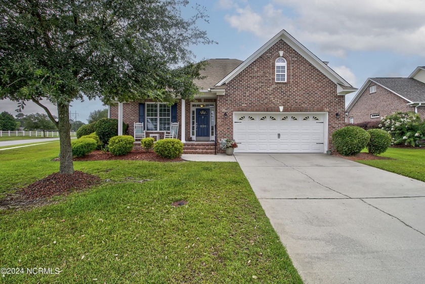 CORNER LOT (.34 acre) WITH GOLF VIEWS! Meticulously maintained - Beach Home for sale in Leland, North Carolina on Beachhouse.com