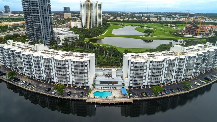 Modern luxurious 1 bed/1.5 bath condo on prestigious Diplomat - Beach Condo for sale in Hallandale Beach, Florida on Beachhouse.com