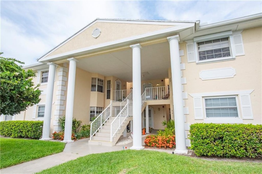 Gorgeously renovated First floor lake view retreat in highly - Beach Home for sale in Vero Beach, Florida on Beachhouse.com